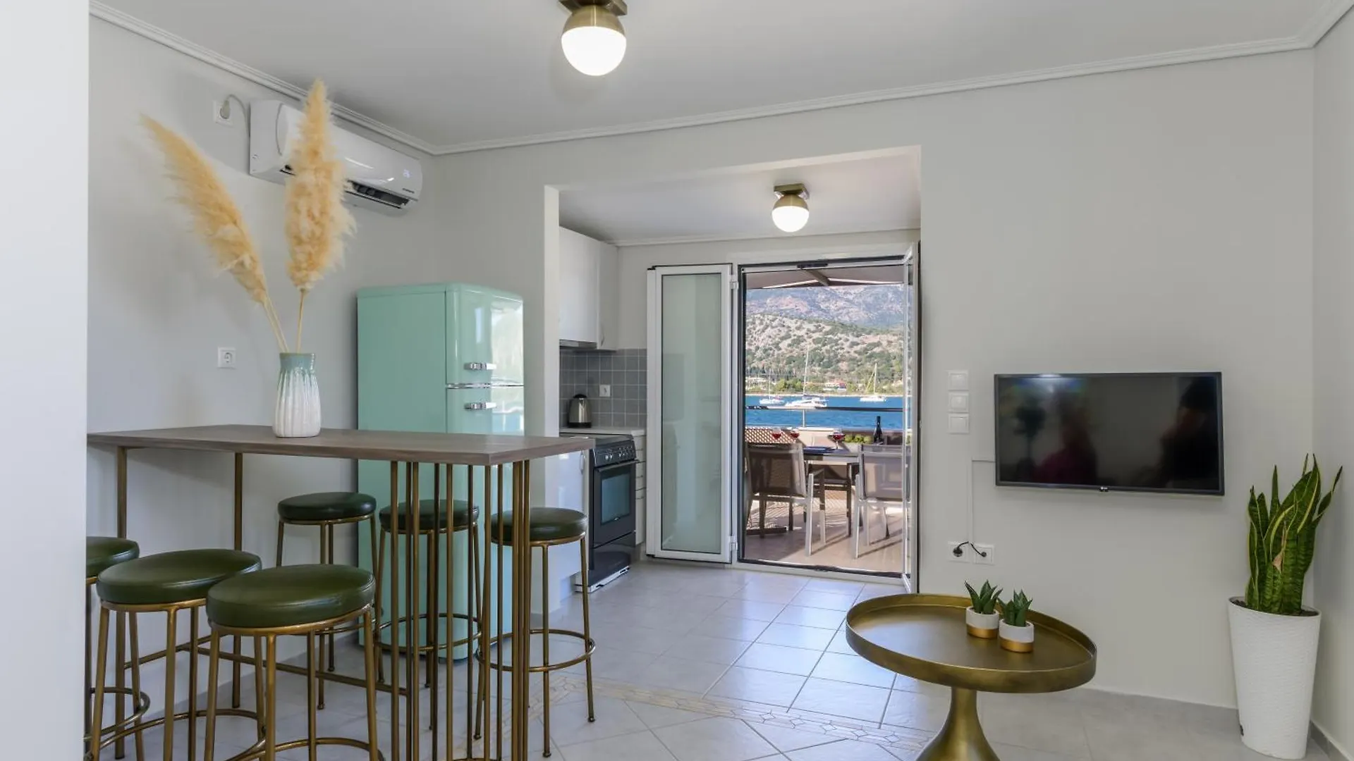 Centro Y Mar! Central Penthouse With Terrace! Argostoli  Apartment